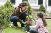  ?? GETTY IMAGES ?? Gardening is an activity that family members of all ages can
enjoy doing together.