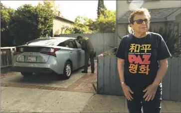  ?? Genaro Molina Los Angeles Times ?? NONPROFIT HEAD Patti Giggans stands outside her Mar Vista home in September as deputies search it. A former Metro employee alleged that donations Giggans made to Sheila Kuehl’s campaign were bribes.