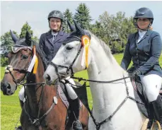  ?? FOTO: PRIVAT ?? Stolze Siegerteam­s: Heike Böhmer (links) mit Call me Charlie und Sophia Schneider mit Ashley.