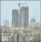  ?? SUNIL GHOSH /HT PHOTO ?? The two towers facing demolition have 915 flats of which 633 were booked.
