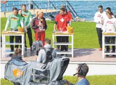  ?? FOTO: YVONNE ROITHER ?? Drei Teams aus Lindau, Bregenz und St. Gallen messen sich im Bregenzer Strandbad bei der „Großen Drei-Länder-Show“des ZDF.