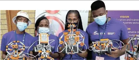  ?? /ANTONIO MUCHAVE ?? Sechaba Mokhethi, Kamohelo Nhlapo, Palesa Photolo and Maleka Mokgoba after receiving their stem Robotics ERD set at South West Gauteng TVET College in Roodepoort.