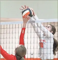  ??  ?? LaFayette senior Jillian Morgan goes up high to block a shot during the Lady Ramblers’ home and season-opener against Rome this last Tuesday night.