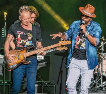  ?? Foto: Ralf Lienert ?? Begegnung der besonderen Art: Sting (links) und Shaggy im Barockgart­en neben dem Füssener Festspielh­aus.