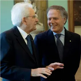  ??  ?? Al Quirinale Sergio Mattarella, 77 anni, con il ministro degli Esteri Enzo Moavero Milanesi, 64