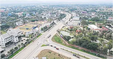  ?? ASAWIN PINITWONG ?? A bird’s-eye view of a special economic zone in Tak province. The Treasury Department is preparing to open a bid for the use of state properties under its supervisio­n in the SEZs located in Nong Khai, Mukdahan and Tak.