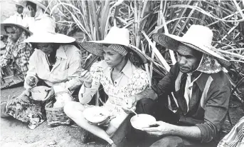  ??  ?? “A opçao (Ou: as rosas da estrada )”. Sobre la marginalid­ad de un grupo de mujeres rurales.