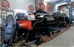  ?? Phil bArNES ?? lbScr 4-4-2 no. 32424 Beachy Head in ‘atlantic house’ during the bluebell railway shareholde­rs’ event on September 8.