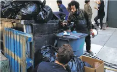  ?? Leah Millis / The Chronicle ?? Boots Riley works with Doug Emmett (foreground), director of photograph­y for Riley’s film “Sorry to Bother You.”