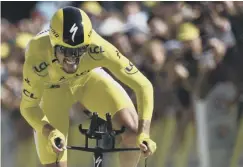  ??  ?? 0 Julian Alaphilipp­e crosses the time trial finishing line in Pau.