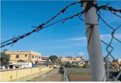  ?? ERASMO FENOY. ?? Vivienda ilegal en la zona de El Rinconcill­o, cerca de Algeciras.