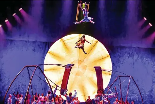  ?? FOTO: DPA PICTURE-ALLIANCE / PHOTOSHOT ?? Die Show „Luzia“des Cirque du Soleil im Januar in London – ab März war die Bühne zappendust­er.