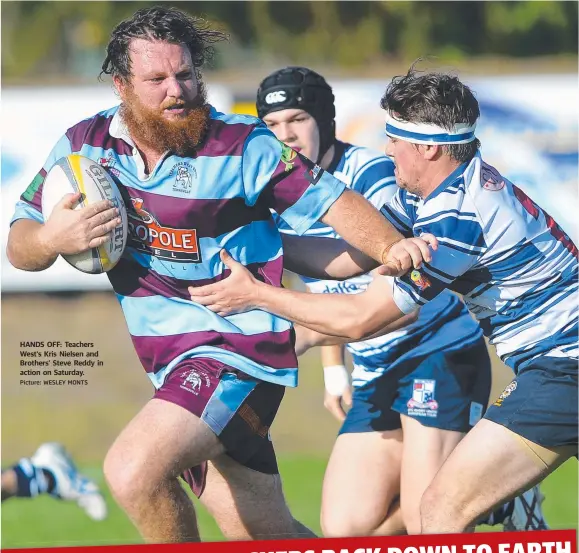  ?? Picture: WESLEY MONTS ?? HANDS OFF: Teachers West's Kris Nielsen and Brothers’ Steve Reddy in action on Saturday.