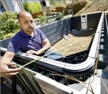  ?? (Photo Clément Tiberghien) ?? Alfonso Costanzo, concession­naire Desjoyaux au Muy, avait en février autant de piscines à livrer que sur une année complète.