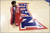  ?? CHARLIE RIEDEL — THE ASSOCIATED PRESS ?? Freed-Hardeman guard Quan Lax wears the championsh­ip banner after the NAIA men's national championsh­ip game against Langston on March 26in Kansas City, Mo. FreedHarde­man won 71-67.