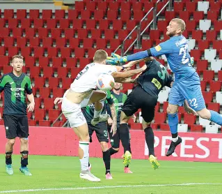  ??  ?? Al Rocco
Una delle tante occasioni del Venezia nell’area del Pordenone, nel match giocato e pareggiato sabato sera