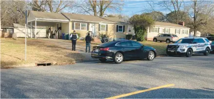  ?? PETER DUJARDIN/STAFF ?? Newport News Police go in and out of a home in the 7200 block of Roanoke Avenue Thursday morning after a nearby shooting.