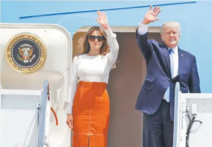  ??  ?? Ayer Donald y Melania Trump viajaron rumbo a Arabia Saudí, su primera parada en una gira de nueve días.