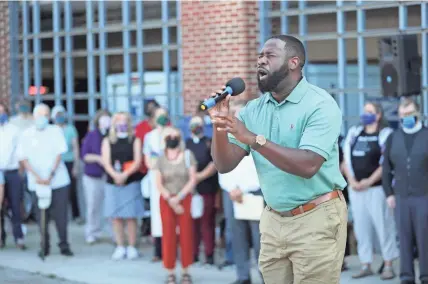  ?? MICHAEL SEARS/MILWAUKEE JOURNAL SENTINEL ?? Mathew Hunter performs a solo for those gathered at Ebenezer AME Church in Evanston, Ill., which held an outdoor Community Service of Lament on Sunday for Jacob Blake, who was shot by Kenosha police a week ago. Church members, neighbors, the mayor, police chief and local clergy attended. Jacob Blake’s grandfathe­r, the Rev. Jacob Blake, was the pastor there from 1967 until 1976.