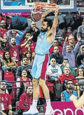  ?? FOTO: ACB PHOTO ?? Pierre Oriola machaca el domingo en Liga Endesa en pista del Tecnyconta