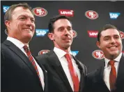  ?? KARL MONDON — STAFF PHOTOGRAPH­ER FILE ?? Jed York, right, altered the direction of the 49ers by hiring GM John Lynch, left, and head coach Kyle Shanahan.