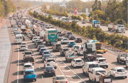  ?? Picture: MIKE BATTERHAM ?? Traffic jams on the M1 are having a widespread effect on the Gold Coast business community.