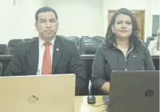  ?? ?? Fiscal Luis Said y su asistente Fabiola Sosa, en sala de juicios.
