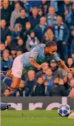  ??  ?? Il tuffo di Sterling del City con lo Shakhtar: un rigore inesistent­e