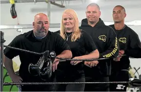  ?? KATRINA TANIRAU ?? Impact Fight Night event organiser Alysha Johnson with Kerry Diamond, Marc Parahi and Mike Potae.