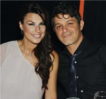  ??  ?? Alejandro Sanz y Raquel Perera parecían una matrimonio idílico. Tras doce años juntos y dos hijos, Dylan y Alma, se separaron en julio de 2019.