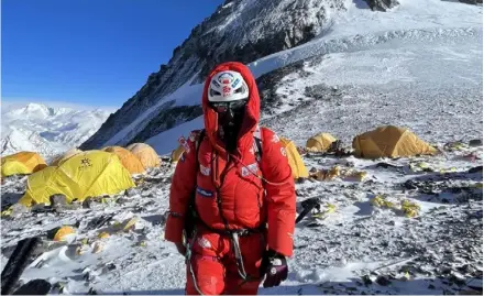  ?? CORTESÍA ?? Ligia Madrigal en el Campo Base del Monte Everest, a la espera de volver a Costa Rica.
