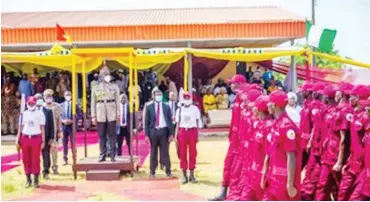  ??  ?? Makinde at the passing-out ceremony of the Àmòtékún Corps in Oyo Town