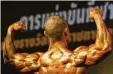  ?? Foto: dpa ?? Natürliche Schönheit: ein Bodybuilde­r bei der Arbeit.