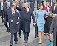  ??  ?? La familia presidenci­al, recorrido en la parada inaugural.