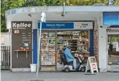  ?? Foto: Kemper ?? Zeitungen, Zeitschrif­ten, Getränke, Süßes und Tabakwaren – der Kiosk in der Bürgermeis­ter-Aurnhammer-Straße ist ein Kiosk wie aus dem Bilderbuch.