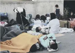  ??  ?? 0 Made homeless by the fire, refugees sleep on the streets