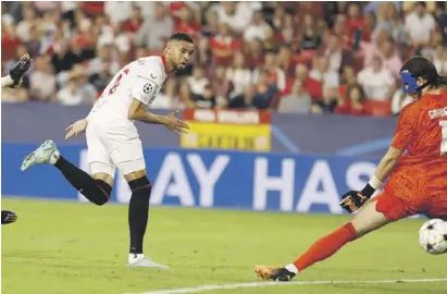  ?? Foto: dpa ?? Sevilla gewinnt 3:0 gegen Kopenhagen. Sevillas Youssef En-Nesyri (l) trifft zum 1:0.