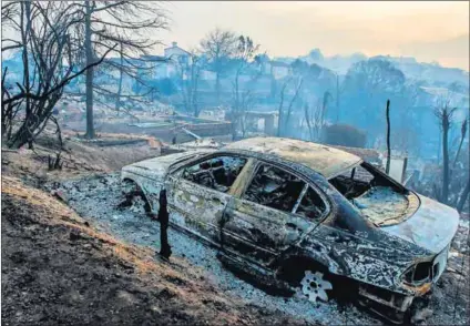  ??  ?? Burning issue: Runaway fires, fanned by storm winds, swept through parts of Knysna last week, underscori­ng the urgency of adapting to climate change. Photo: Deon Raath/Gallo Images/Rapport