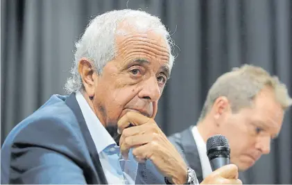  ?? DIEGO DÍAZ ?? Reflexivo. El presidente de River, acompañado por el vice Jorge Brito, quiso llevar tranquilid­ad.