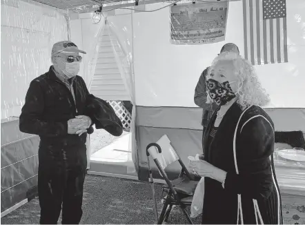  ?? [LARRY BRANDSPIEG­EL VIA AP] ?? Holocaust survivors Israel “Sasha” Eisenberg, left, and Ruth Brandspieg­el are reunited on Oct. 3 in East Brunswick, New Jersey. for the first time in more than 70 years since their families left the Hallein Displaced Persons Camp in Austria.