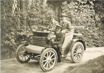  ??  ?? Lionel de Rothschild at the wheel of his pre-1902 7hp Bardon. He was a motor enthusiast and owned several
vehicles, including a 14 HP New Orleans and a 20 HP Napier