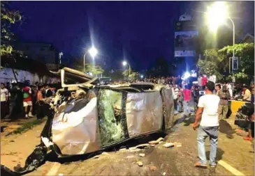  ?? NATIONAL POLICE ?? A wrecked car that was attacked by a mob after it hit and killed three people in Phnom Penh last year. Some 1,780 people died in traffic accidents in 2017.