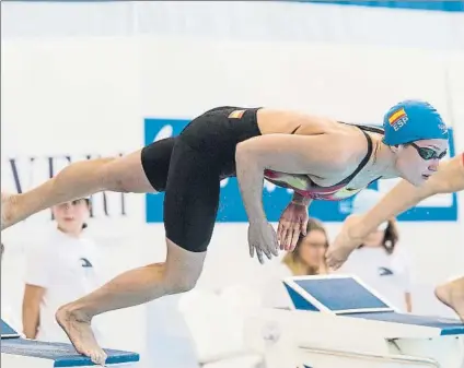  ?? FOTO: PERE PUNTÍ ?? Mireia Belmonte se apuntó los 800 metros libre en Sant Andreu. La nadadora del UCAM regresa a la competició­n