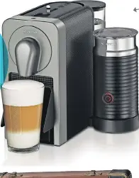  ??  ?? 9 CAFECITO Con la Nespresso Prodigio, tu papá podrá presumir de tener una cafetera inteligent­e. Se conecta al celular vía Bluetooth y una aplicación móvil para escoger si quiere un americano o un capuccino, y el accesorio Aeroccino permitirá añadir espuma de leche. $4,900en amazon.com.mx