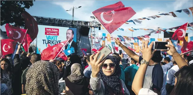  ?? [ Chris McGrath/Getty Images ] ?? Recep Tayyip Erdogans˘ Image hat Kratzer bekommen, aber der Politiker ist nach wie vor populär. Er kandidiert für eine zweite Amtszeit als Präsident.