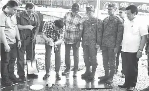  ??  ?? SCOUT RANGER VILLE — President Duterte leads Wednesday’s capsule laying and ground-breaking rites of the National Housing Authority (NHA) Scout Ranger Ville Project in San Miguel, Bulacan. He is joined by (from left) NHA General Manager Marcelino...