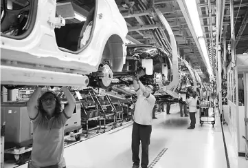  ??  ?? Workers assemble vehicles on the assembly line of the SEAT car factory in Martorell, Catalonia, Spain. Spain’s labour market reform has helped bring down sky-high unemployme­nt but critics complain the bulk of the jobs it created offer lower salaries...