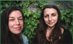  ?? ?? Die beiden RESI-Gründerinn­en Serafina Spatt (rechts) und Alina Saavedra Santis (links) engagieren sich für Alternativ­en zur gängigen Wegwerfkul­tur