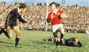  ??  ?? Power and pace: JPR cuts through the All Blacks’ cover defence