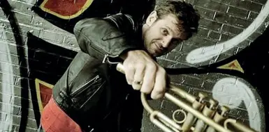  ??  ?? Talento
La tromba jazz di Fabrizio Bosso venerdì prossimo inaugurerà la prima data della rassegna musicale «Teatro sold out» di Sommacampa­gna